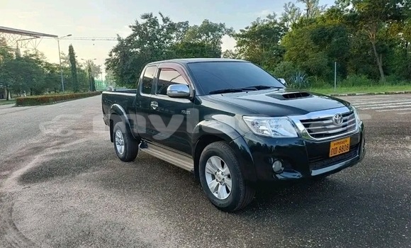 Buy Used Toyota Hiluxe Revo Black Car in Vientiane in Vientiane Province Buy Used Toyota Hiluxe Revo Black Car in Vientiane in Vientiane Province