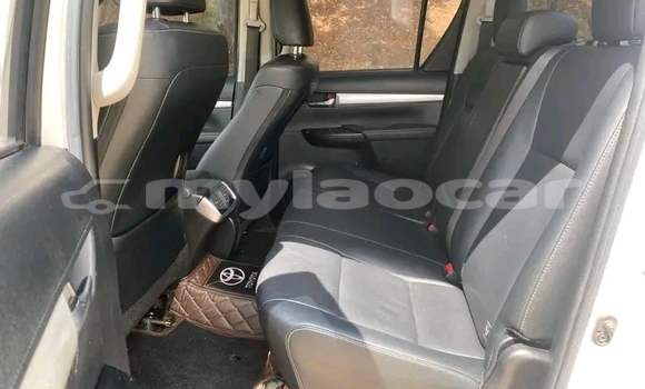 Buy Used Toyota Hilux White Car in Vientiane in Vientiane Province Buy Used Toyota Hilux White Car in Vientiane in Vientiane Province