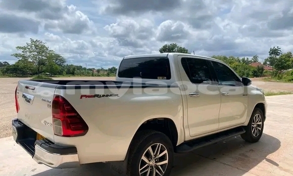 Buy Used Toyota Hilux White Car in Vientiane in Vientiane Province Buy Used Toyota Hilux White Car in Vientiane in Vientiane Province