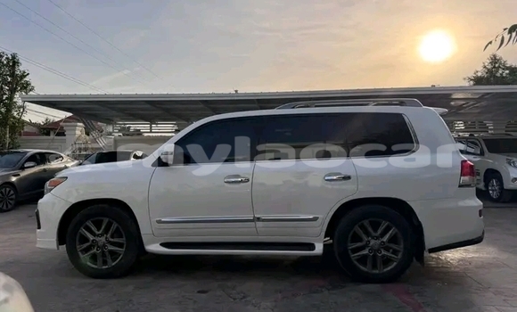 Buy Used Toyota Hilux White Car in Thakhek in Khammouan Province Buy Used Toyota Hilux White Car in Thakhek in Khammouan Province