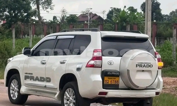 Buy Used Toyota Prado White Car in Vientiane in Vientiane Province Buy Used Toyota Prado White Car in Vientiane in Vientiane Province