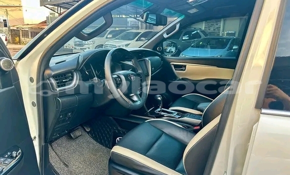 Buy Used Toyota Fortuner White Car in Vientiane in Vientiane Province Buy Used Toyota Fortuner White Car in Vientiane in Vientiane Province