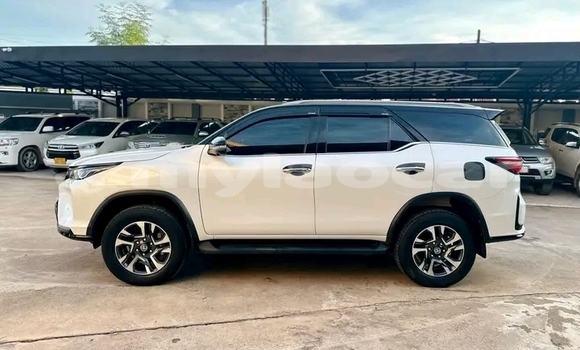 Buy Used Toyota Fortuner White Car in Vientiane in Vientiane Province Buy Used Toyota Fortuner White Car in Vientiane in Vientiane Province