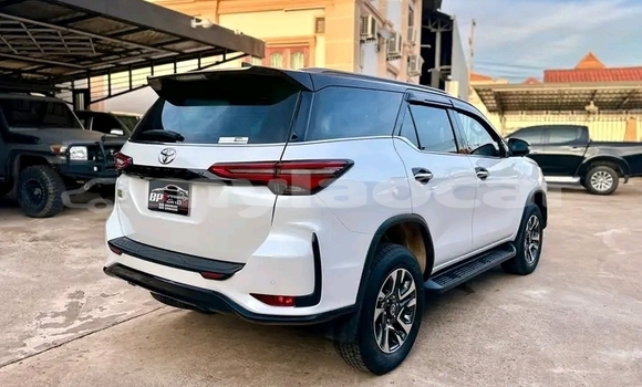 Buy Used Toyota Fortuner White Car in Vientiane in Vientiane Province Buy Used Toyota Fortuner White Car in Vientiane in Vientiane Province