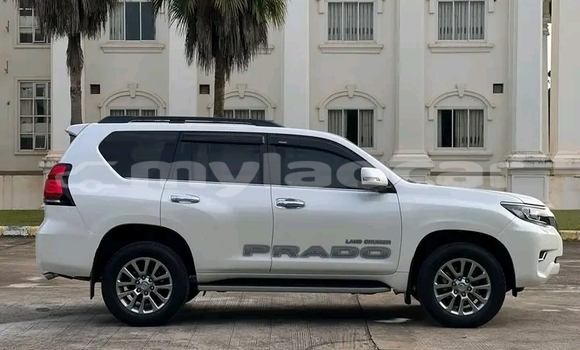 Buy Used Toyota Prado White Car in Vientiane in Vientiane Province Buy Used Toyota Prado White Car in Vientiane in Vientiane Province