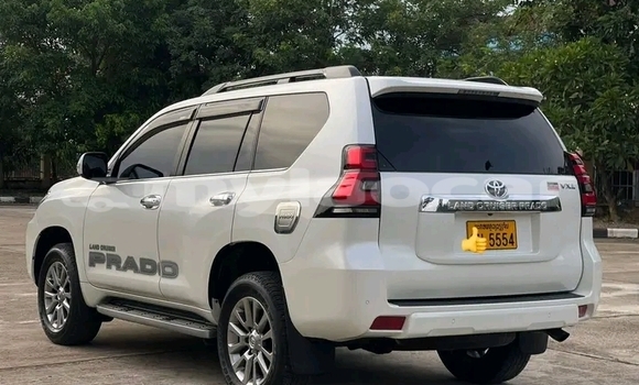 Buy Used Toyota Prado White Car in Vientiane in Vientiane Province Buy Used Toyota Prado White Car in Vientiane in Vientiane Province