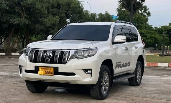 Buy Used Toyota Prado White Car in Vientiane in Vientiane Province Buy Used Toyota Prado White Car in Vientiane in Vientiane Province