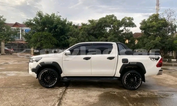 Buy Used Toyota Hilux White Car in Vientiane in Vientiane Province Buy Used Toyota Hilux White Car in Vientiane in Vientiane Province