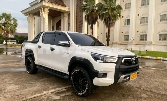 Buy Used Toyota Hilux White Car in Vientiane in Vientiane Province Buy Used Toyota Hilux White Car in Vientiane in Vientiane Province