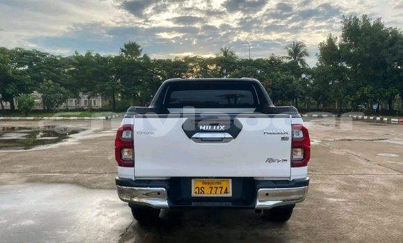 Buy Used Toyota Hilux White Car in Vientiane in Vientiane Province Buy Used Toyota Hilux White Car in Vientiane in Vientiane Province