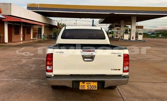Buy Used Toyota Hiluxe Revo White Car in Thakhek in Khammouan Province Buy Used Toyota Hiluxe Revo White Car in Thakhek in Khammouan Province