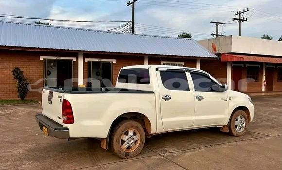 Buy Used Toyota Hiluxe Revo White Car in Thakhek in Khammouan Province Buy Used Toyota Hiluxe Revo White Car in Thakhek in Khammouan Province
