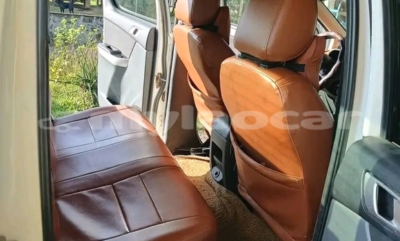 ຊື້ ໃຊ້ແລ້ວ Toyota Hilux White ລົດ ໃນ Vientiane ໃນ Vientiane Province ຊື້ ໃຊ້ແລ້ວ Toyota Hilux White ລົດ ໃນ Vientiane ໃນ Vientiane Province