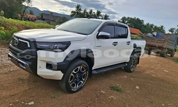 Buy Used Toyota Hilux White Car in Thakhek in Khammouan Province Buy Used Toyota Hilux White Car in Thakhek in Khammouan Province