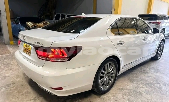 Buy Used Mercedes-Benz C-Classe White Car in Attapeu in Attapeu Province Buy Used Mercedes-Benz C-Classe White Car in Attapeu in Attapeu Province