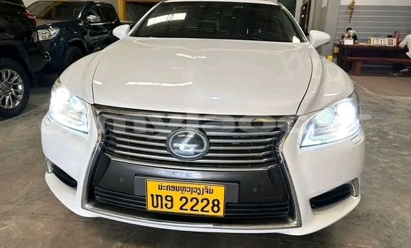 Buy Used Mercedes-Benz C-Classe White Car in Attapeu in Attapeu Province Buy Used Mercedes-Benz C-Classe White Car in Attapeu in Attapeu Province