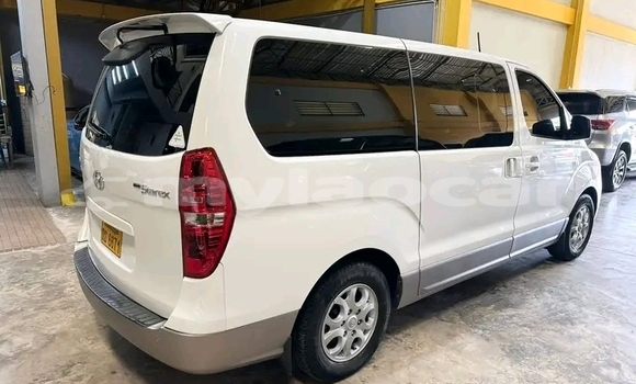 Buy Used Hyundai Starex White Car in Thakek in Khammouan Province Buy Used Hyundai Starex White Car in Thakek in Khammouan Province