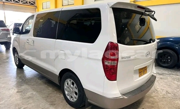 Buy Used Hyundai Starex White Car in Thakek in Khammouan Province Buy Used Hyundai Starex White Car in Thakek in Khammouan Province