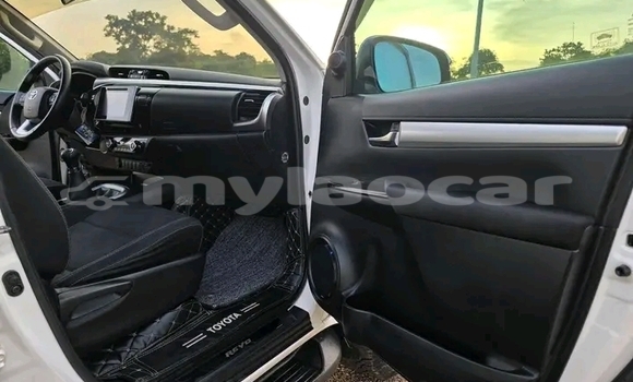 ຊື້ ໃຊ້ແລ້ວ Toyota Hilux White ລົດ ໃນ Luang Namtha ໃນ Luang Namtha Province ຊື້ ໃຊ້ແລ້ວ Toyota Hilux White ລົດ ໃນ Luang Namtha ໃນ Luang Namtha Province