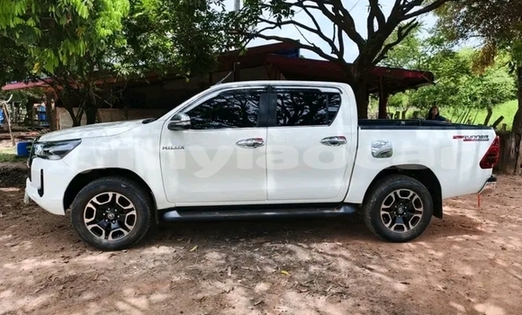 Buy Used Toyota Hilux White Car in Import - Dubai in Attapeu Province Buy Used Toyota Hilux White Car in Import - Dubai in Attapeu Province