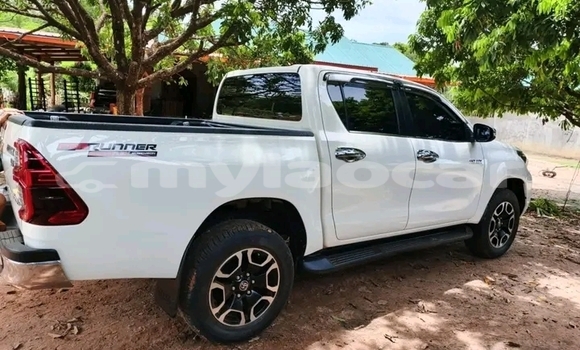 Buy Used Toyota Hilux White Car in Import - Dubai in Attapeu Province Buy Used Toyota Hilux White Car in Import - Dubai in Attapeu Province