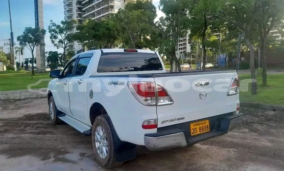 ຊື້ ໃຊ້ແລ້ວ Toyota Hilux White ລົດ ໃນ Thakhek ໃນ Khammouan Province ຊື້ ໃຊ້ແລ້ວ Toyota Hilux White ລົດ ໃນ Thakhek ໃນ Khammouan Province