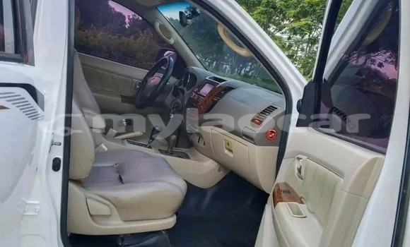 ຊື້ ໃຊ້ແລ້ວ Toyota Prado White ລົດ ໃນ Thakhek ໃນ Khammouan Province ຊື້ ໃຊ້ແລ້ວ Toyota Prado White ລົດ ໃນ Thakhek ໃນ Khammouan Province