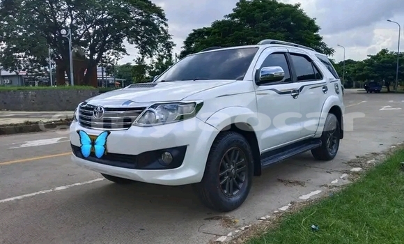 ຊື້ ໃຊ້ແລ້ວ Toyota Prado White ລົດ ໃນ Thakhek ໃນ Khammouan Province ຊື້ ໃຊ້ແລ້ວ Toyota Prado White ລົດ ໃນ Thakhek ໃນ Khammouan Province