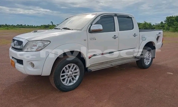 ຊື້ ໃຊ້ແລ້ວ Toyota Hilux White ລົດ ໃນ Luang Namtha ໃນ Luang Namtha Province ຊື້ ໃຊ້ແລ້ວ Toyota Hilux White ລົດ ໃນ Luang Namtha ໃນ Luang Namtha Province