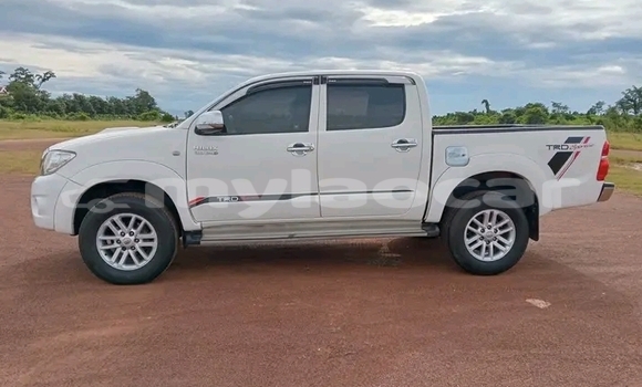 ຊື້ ໃຊ້ແລ້ວ Toyota Hilux White ລົດ ໃນ Luang Namtha ໃນ Luang Namtha Province ຊື້ ໃຊ້ແລ້ວ Toyota Hilux White ລົດ ໃນ Luang Namtha ໃນ Luang Namtha Province