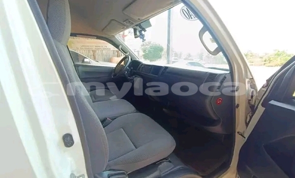 ຊື້ ໃຊ້ແລ້ວ Toyota Hiace White ລົດ ໃນ Ban Houayxay ໃນ Bokeo Province ຊື້ ໃຊ້ແລ້ວ Toyota Hiace White ລົດ ໃນ Ban Houayxay ໃນ Bokeo Province