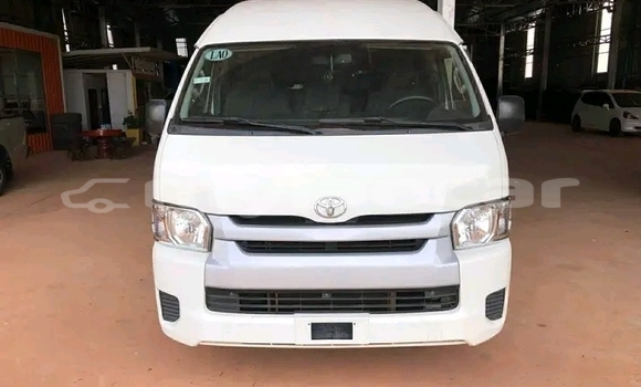ຊື້ ໃຊ້ແລ້ວ Toyota Hiace White ລົດ ໃນ Ban Houayxay ໃນ Bokeo Province ຊື້ ໃຊ້ແລ້ວ Toyota Hiace White ລົດ ໃນ Ban Houayxay ໃນ Bokeo Province