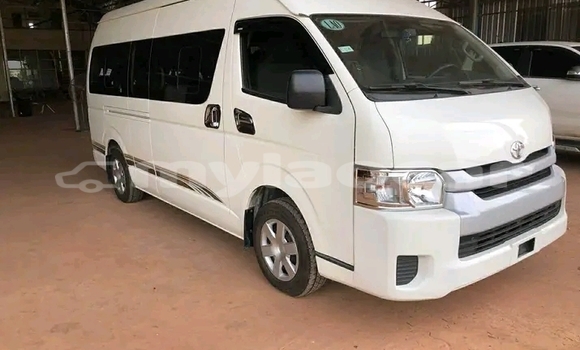 ຊື້ ໃຊ້ແລ້ວ Toyota Hiace White ລົດ ໃນ Ban Houayxay ໃນ Bokeo Province ຊື້ ໃຊ້ແລ້ວ Toyota Hiace White ລົດ ໃນ Ban Houayxay ໃນ Bokeo Province