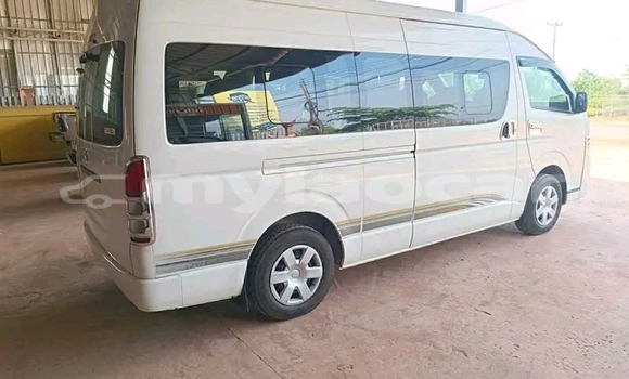 ຊື້ ໃຊ້ແລ້ວ Toyota Hiace White ລົດ ໃນ Ban Houayxay ໃນ Bokeo Province ຊື້ ໃຊ້ແລ້ວ Toyota Hiace White ລົດ ໃນ Ban Houayxay ໃນ Bokeo Province