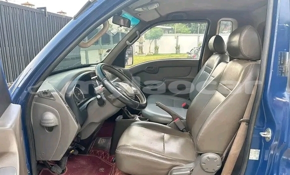 Buy Used Hyundai H1 Green Car in Luang Prabang in Louangphabang Province