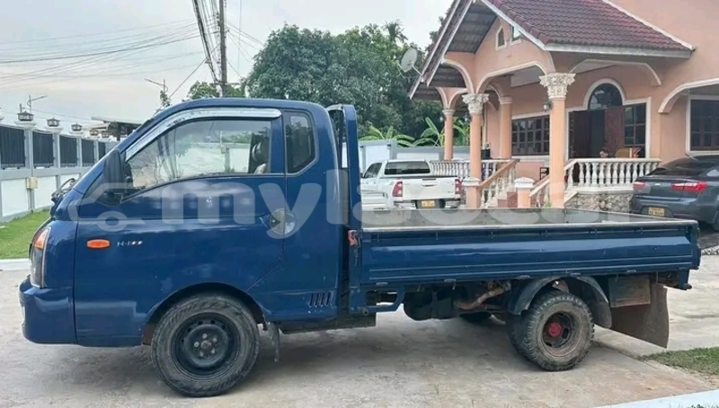 Big with watermark hyundai h1 louangphabang province luang prabang 6725
