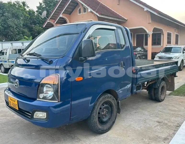 Big with watermark hyundai h1 louangphabang province luang prabang 6725