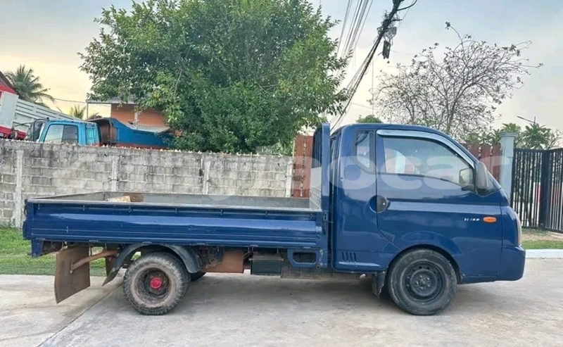 Big with watermark hyundai h1 louangphabang province luang prabang 6725