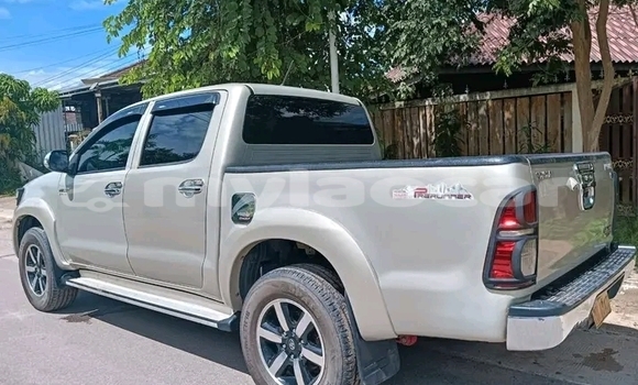 ຊື້ ໃຊ້ແລ້ວ Toyota Vigo Silver ລົດ ໃນ Thakek ໃນ Khammouan Province ຊື້ ໃຊ້ແລ້ວ Toyota Vigo Silver ລົດ ໃນ Thakek ໃນ Khammouan Province