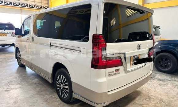 Acheter Occasion Voiture Toyota Granvia Autre à Vientiane, Vientiane Province Acheter Occasion Voiture Toyota Granvia Autre à Vientiane, Vientiane Province