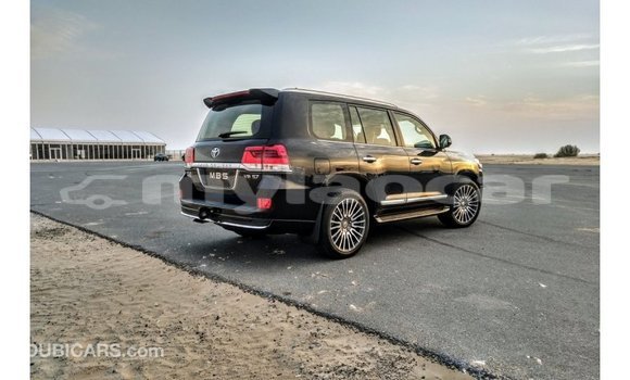 Acheter Import Voiture Toyota Land Cruiser Noir à Import - Dubai, Attapeu Province Acheter Import Voiture Toyota Land Cruiser Noir à Import - Dubai, Attapeu Province