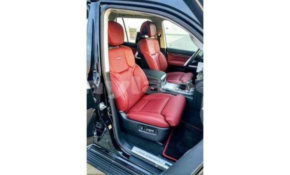 Acheter Import Voiture Toyota Land Cruiser Noir à Import - Dubai, Attapeu Province Acheter Import Voiture Toyota Land Cruiser Noir à Import - Dubai, Attapeu Province