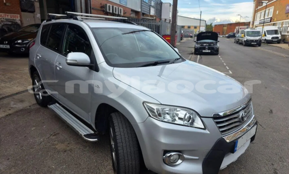 Buy Used Toyota RAV4 White Car in Vientiane in Vientiane Province