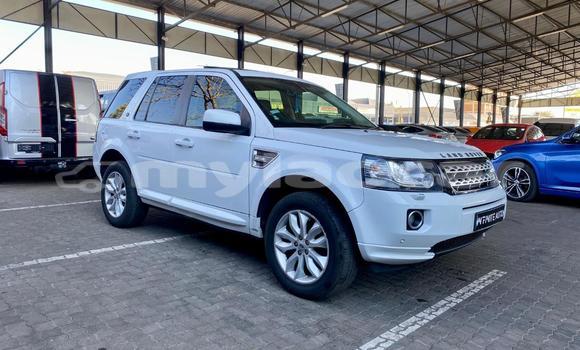 Buy Used Land Rover Freelander White Car in Vientiane in Vientiane Province