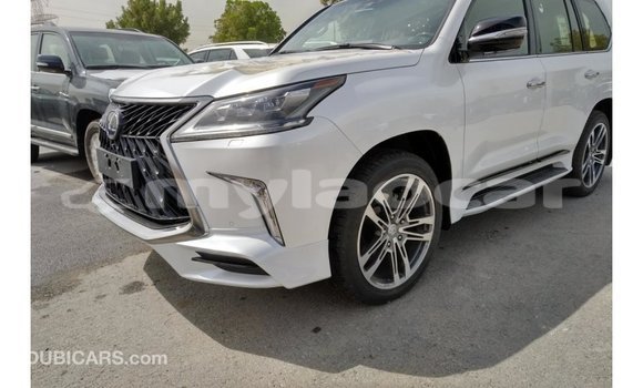 Acheter Import Voiture Lexus LX Blanc à Import - Dubai, Attapeu Province Acheter Import Voiture Lexus LX Blanc à Import - Dubai, Attapeu Province