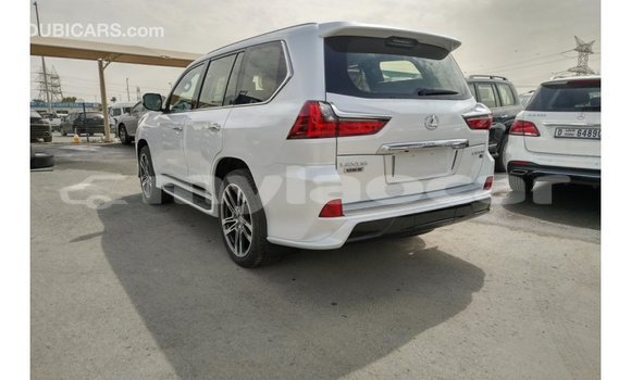 Acheter Import Voiture Lexus LX Blanc à Import - Dubai, Attapeu Province Acheter Import Voiture Lexus LX Blanc à Import - Dubai, Attapeu Province