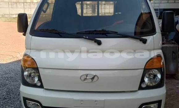 Buy Used Kia Magentis White Car in Vientiane in Vientiane Province Buy Used Kia Magentis White Car in Vientiane in Vientiane Province