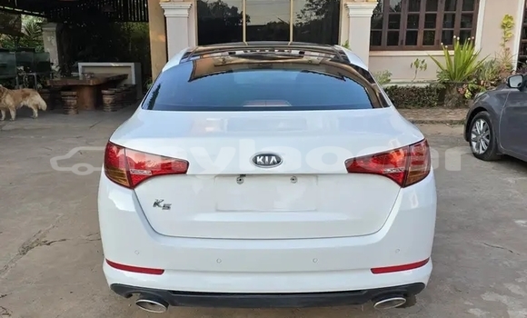 Buy Used Kia K5 White Car in Vientiane in Vientiane Province Buy Used Kia K5 White Car in Vientiane in Vientiane Province