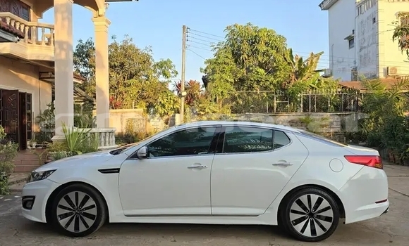 Buy Used Kia K5 White Car in Vientiane in Vientiane Province Buy Used Kia K5 White Car in Vientiane in Vientiane Province