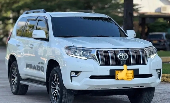 Buy Used Toyota Prado White Car in Vientiane in Vientiane Province Buy Used Toyota Prado White Car in Vientiane in Vientiane Province